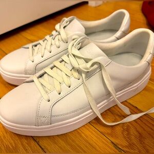 Kizik Vegas White Lace up shoe